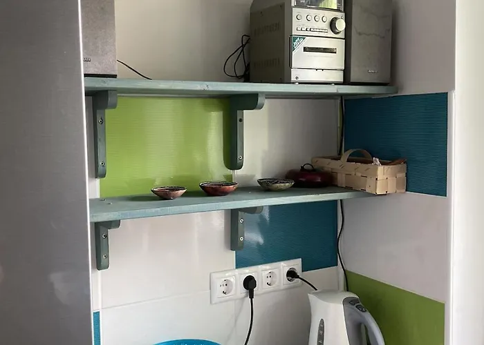 Malania Vendeghaz * בלטונקראטיה