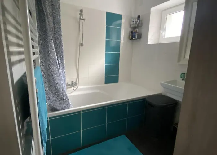 Malania Vendeghaz בלטונקראטיה